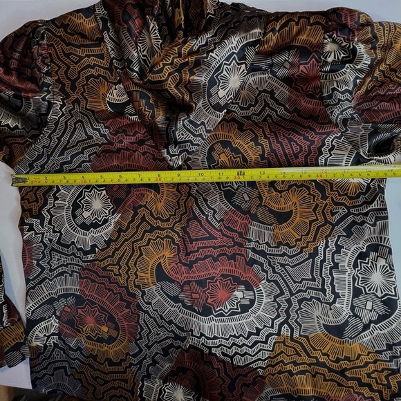 Vintage 70’s Helga Silk Top Woman Sz 8 Long Sleeve Draped Neck, Padded Shoulder - Picture 9 of 10